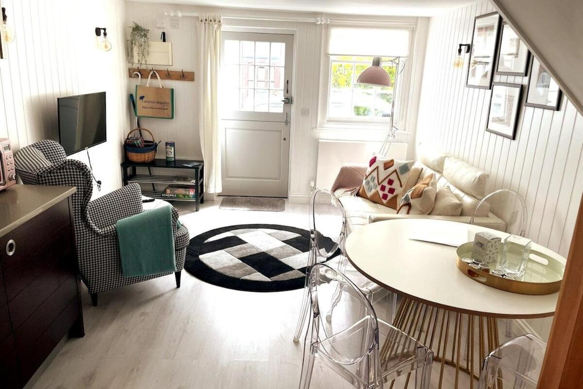 Stylish Cottage With Quay And River View Lymington Kültér fotó