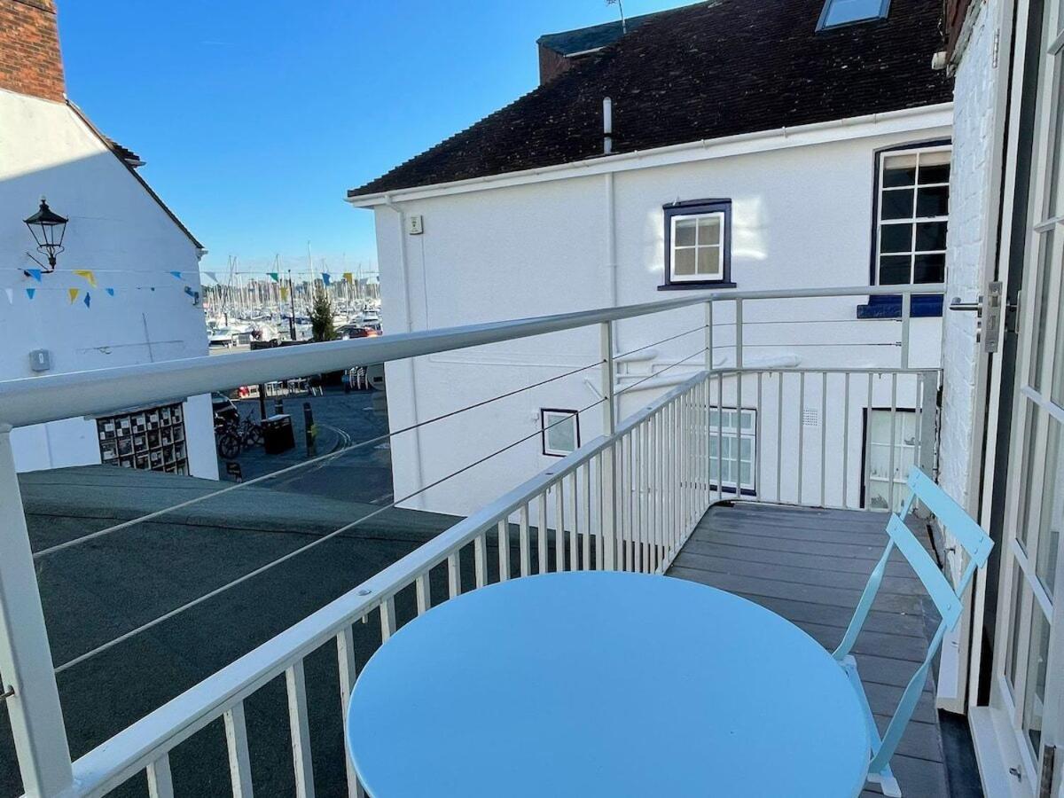 Stylish Cottage With Quay And River View Lymington Kültér fotó