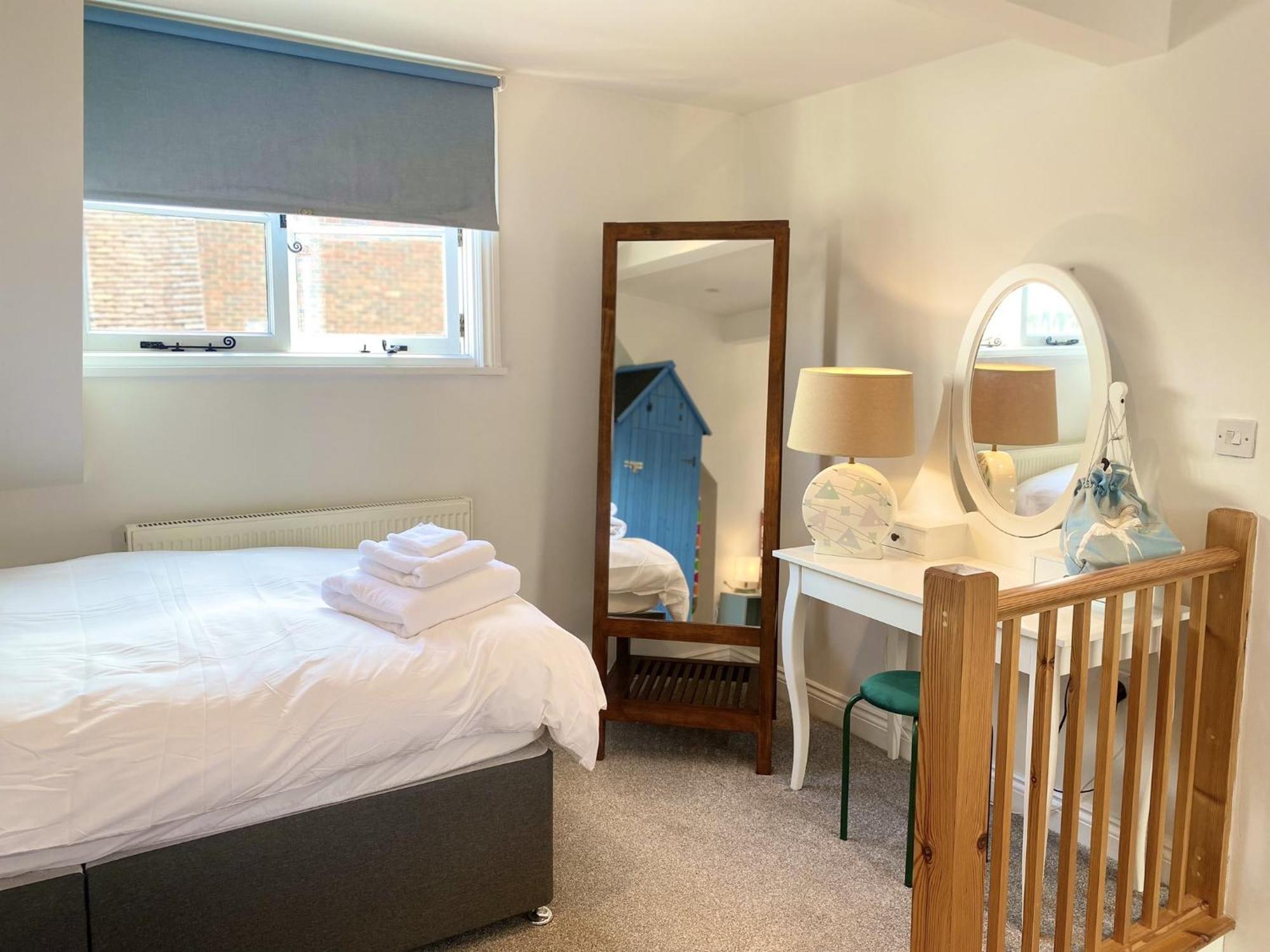 Stylish Cottage With Quay And River View Lymington Kültér fotó